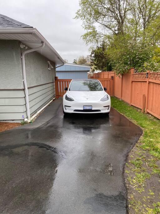 Adorable 2-Bedroom Guesthouse With Free Parking Victoria Exterior photo